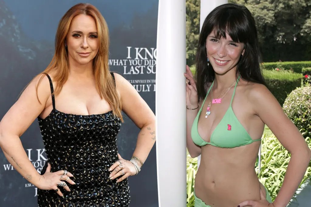 Jennifer Love Hewitt Bikini