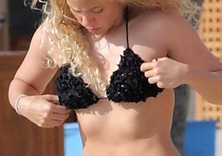 Shakira Height and Weight